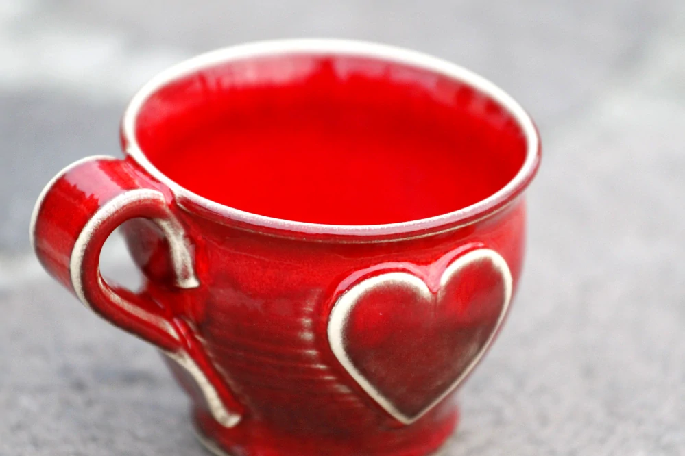 Keramická šálka na kávu espresso - lungo - ristretto so srdiečkom - 100 ml - červená - ručná výroba