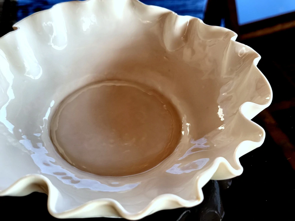 Exkluzívna autorská porcelánová misa – „biele zlato“ v čistej organickej forme 