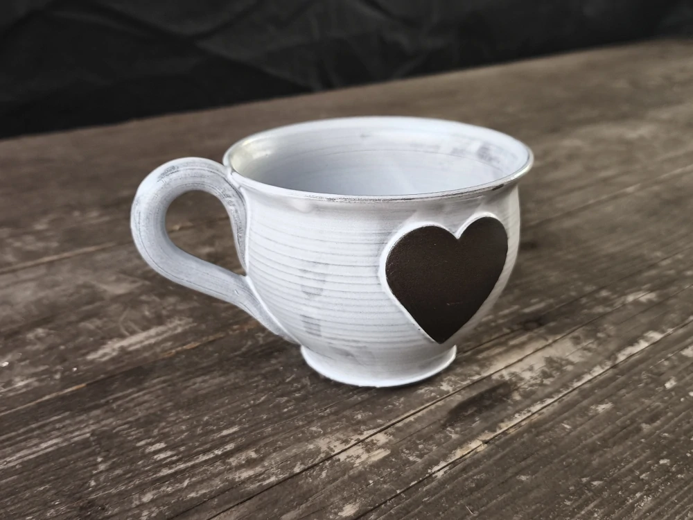 Keramická šálka - hrnček na kávu - cappuccino - čaj so srdiečkom - 300 ml - bielá - ručná výroba