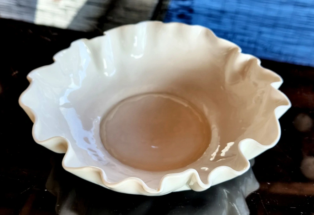 Exkluzívna autorská porcelánová misa – „biele zlato“ v čistej organickej forme 
