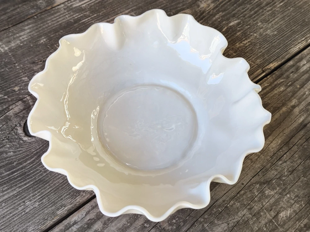 Exkluzívna autorská porcelánová misa – „biele zlato“ v čistej organickej forme 