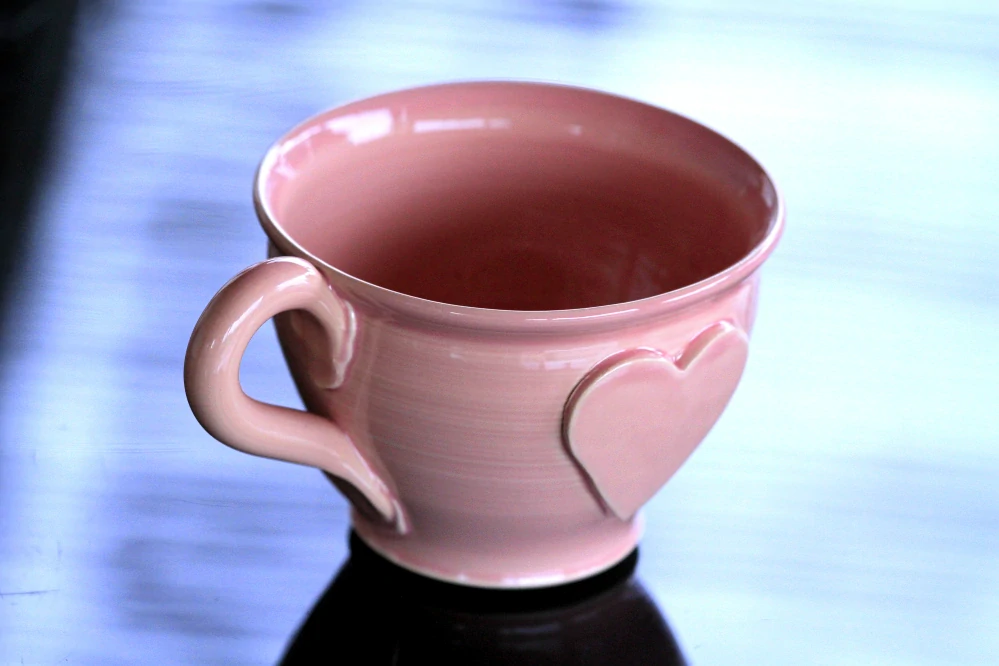 Keramická šálka - hrnček na kávu - cappuccino - čaj so srdiečkom - 300 ml - ružová - ručná výroba