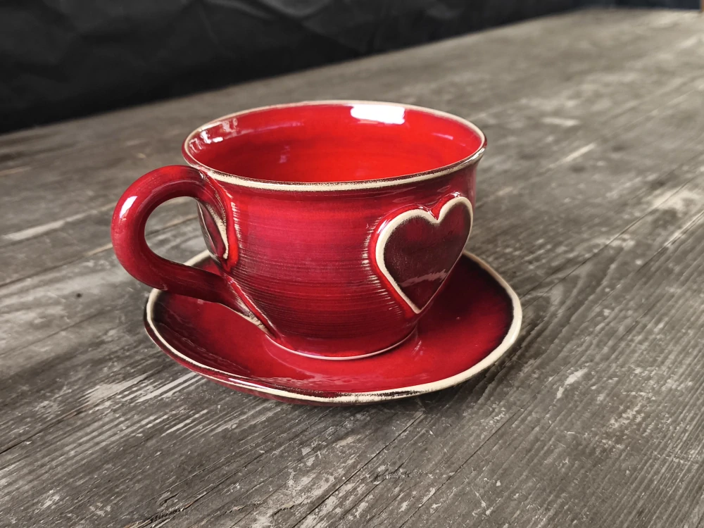 Keramická šálka - hrnček na kávu - cappuccino - čaj so srdiečkom - 200 ml - červená - ručná výroba